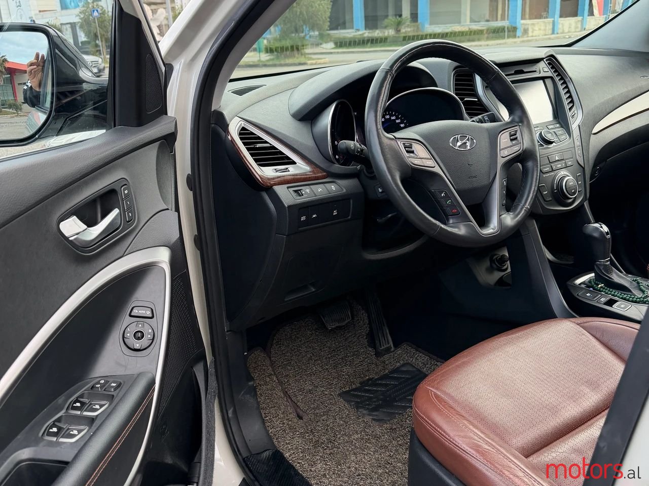 2013' Hyundai Santa Fe photo #2