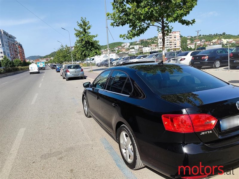 2011' Volkswagen Jetta photo #3