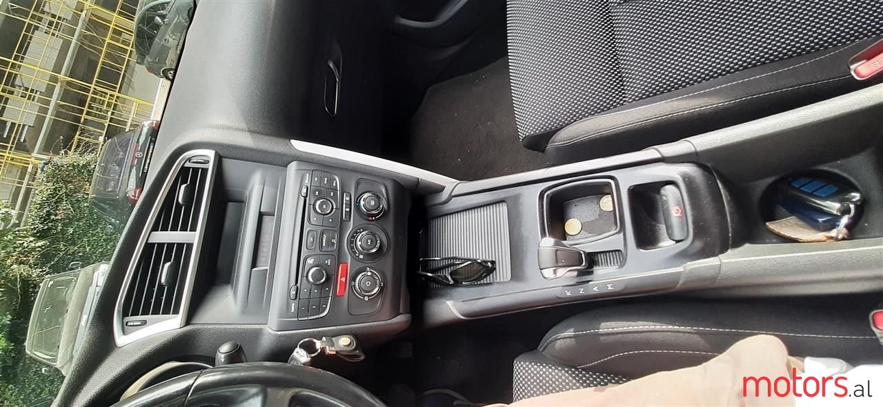 2011' Citroen DS4 photo #4