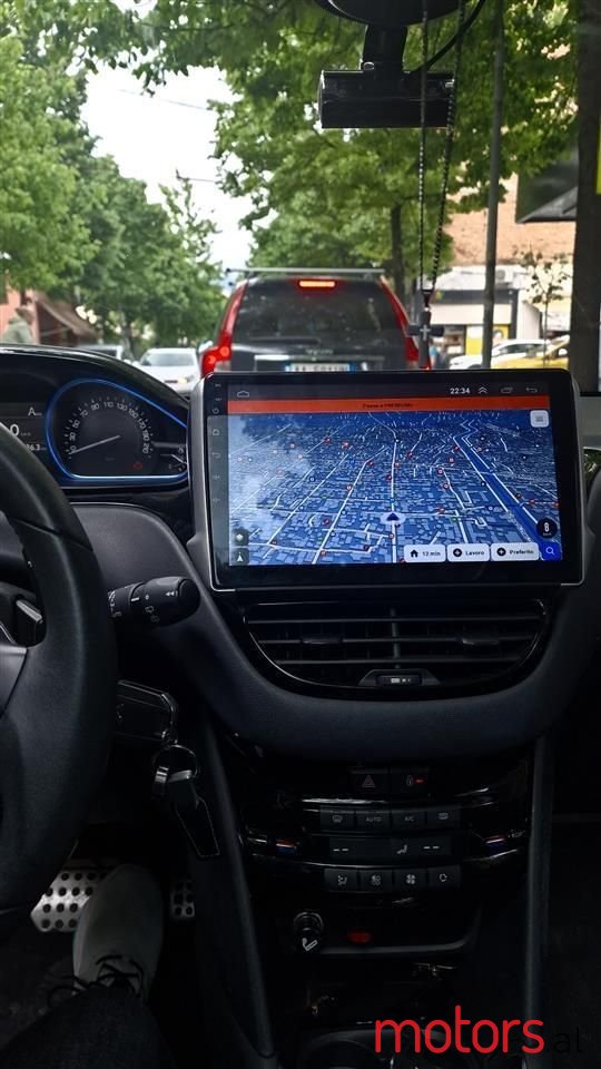 2014' Peugeot 208 photo #2