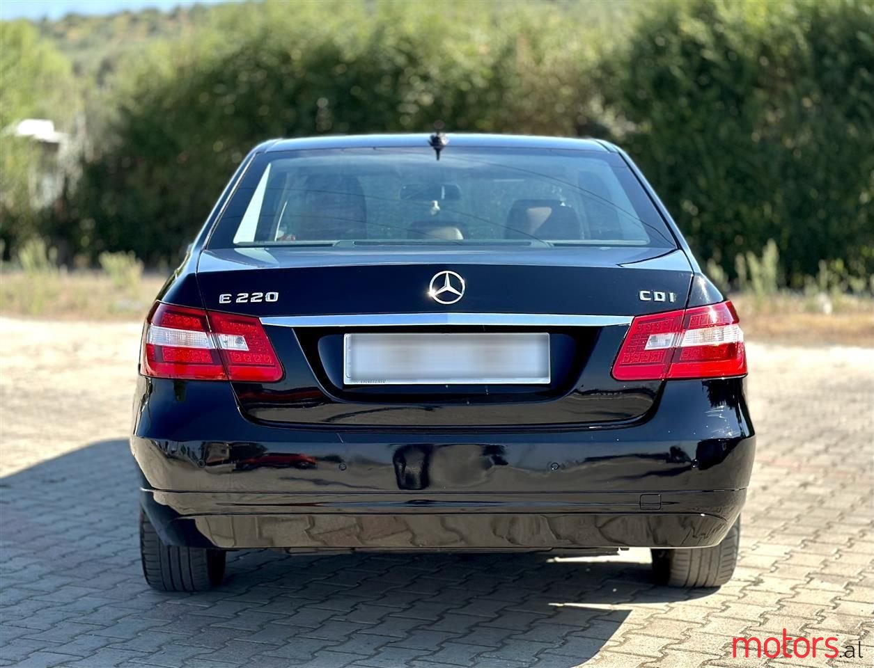 2010' Mercedes-Benz E 220 photo #5