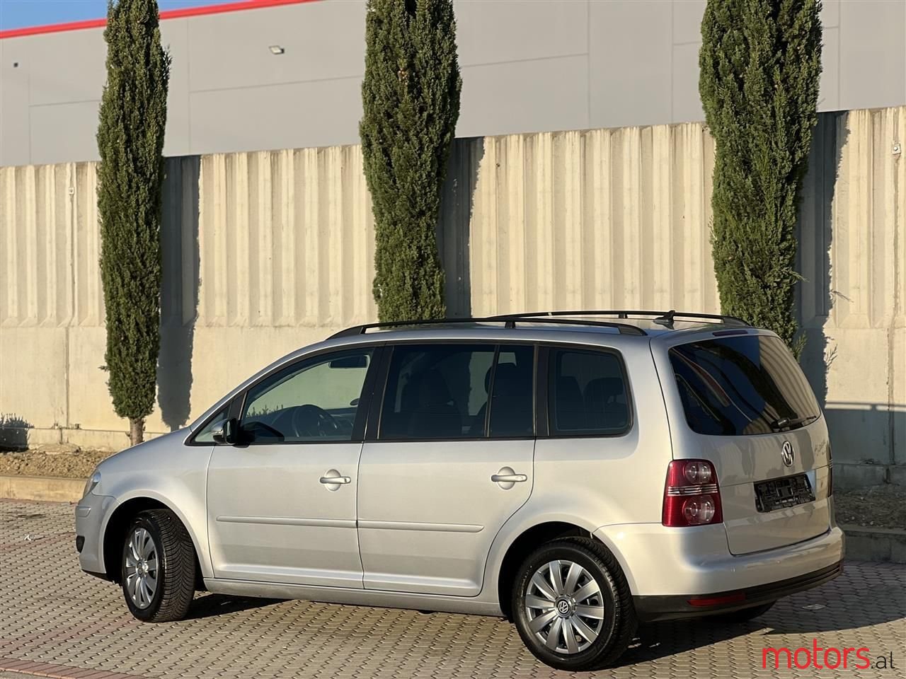 2010' Volkswagen Touran photo #4