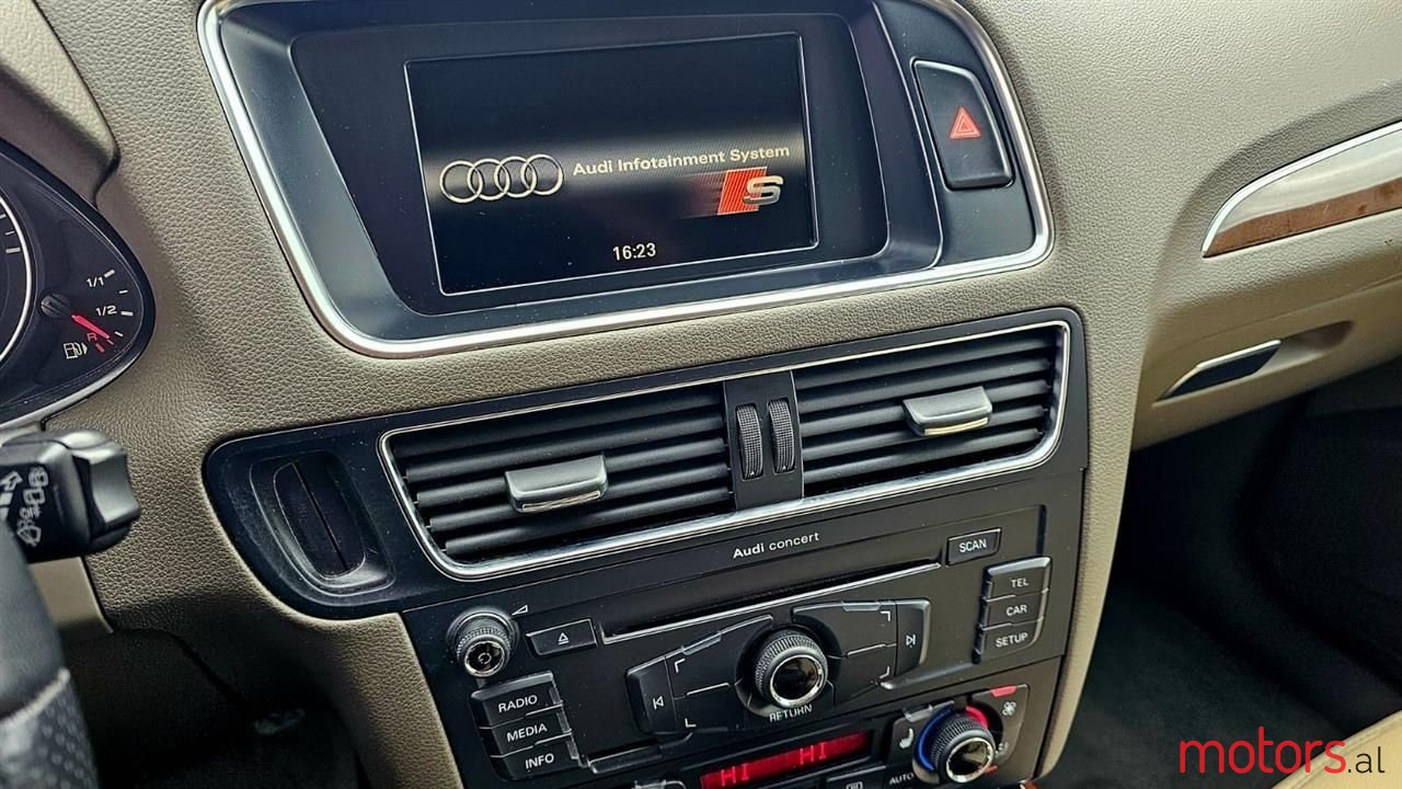 2010' Audi Q5 photo #5