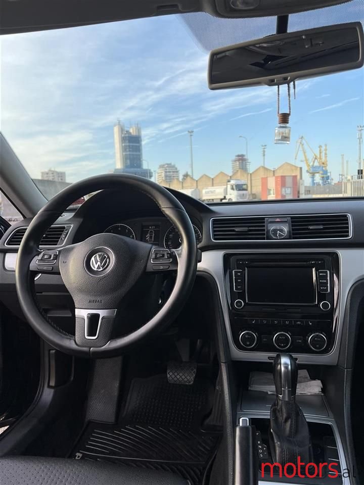 2012' Volkswagen Passat photo #4