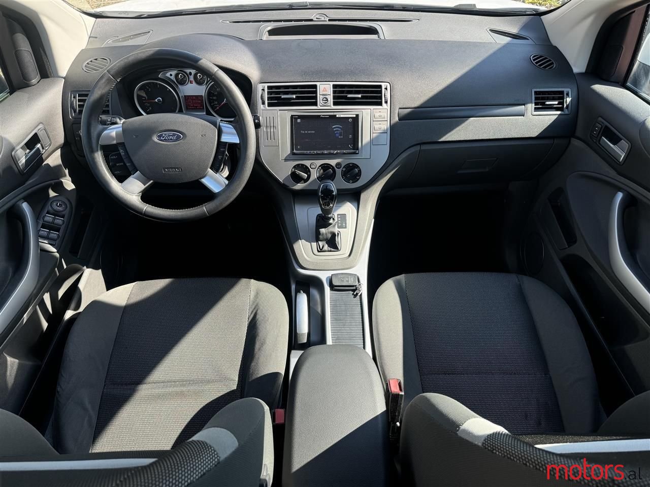 2010' Ford Kuga photo #4