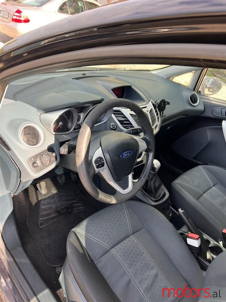 2011' Ford Fiesta photo #6