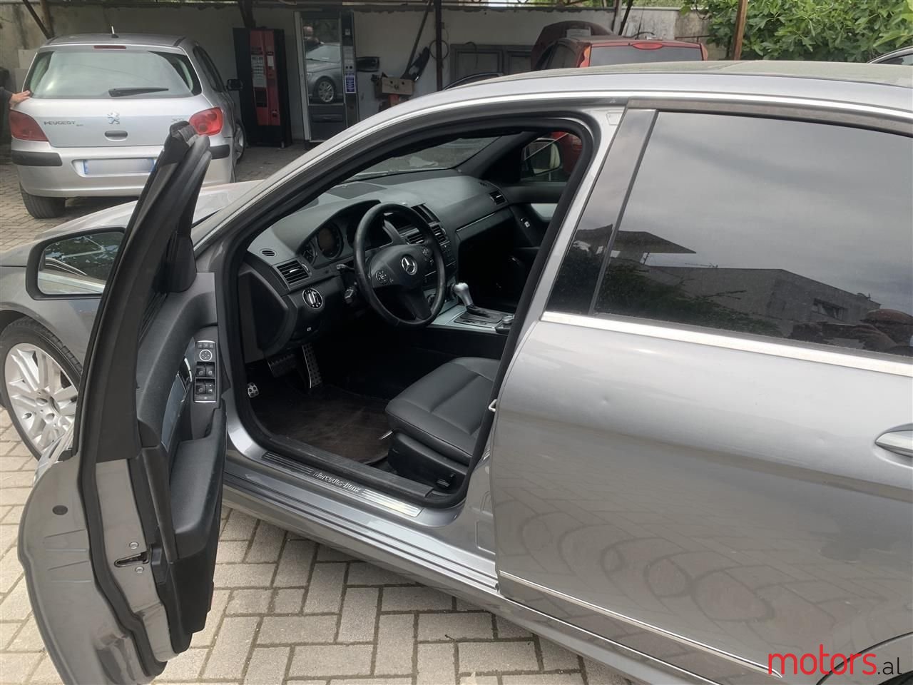 2009' Mercedes-Benz C 300 photo #4