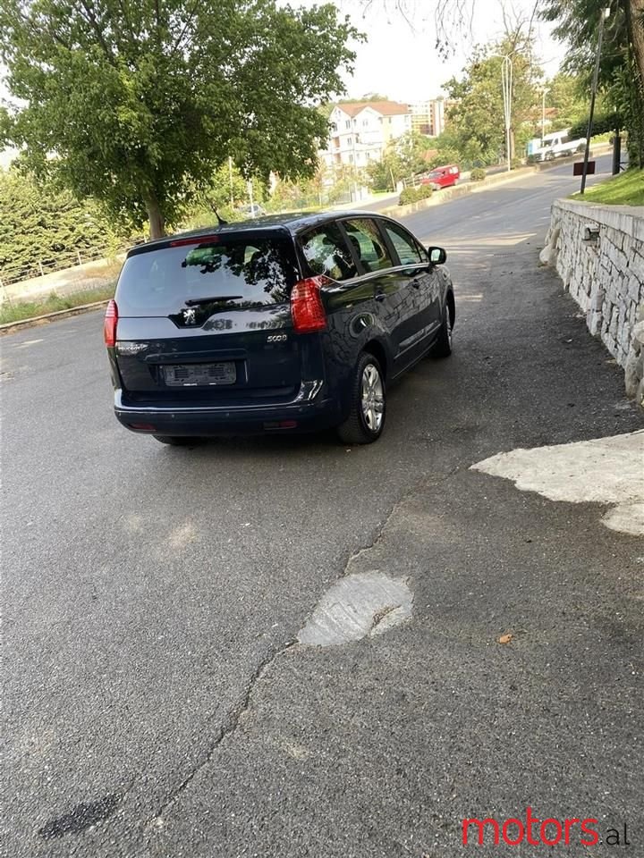 2010' Peugeot 5008 photo #5