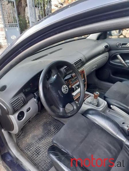 2000' Volkswagen Passat photo #1