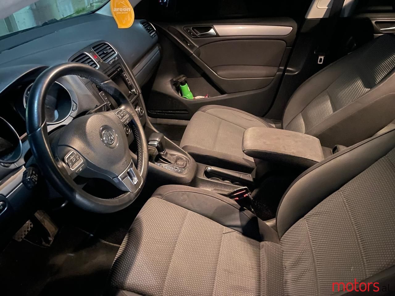 2011' Volkswagen Golf photo #4