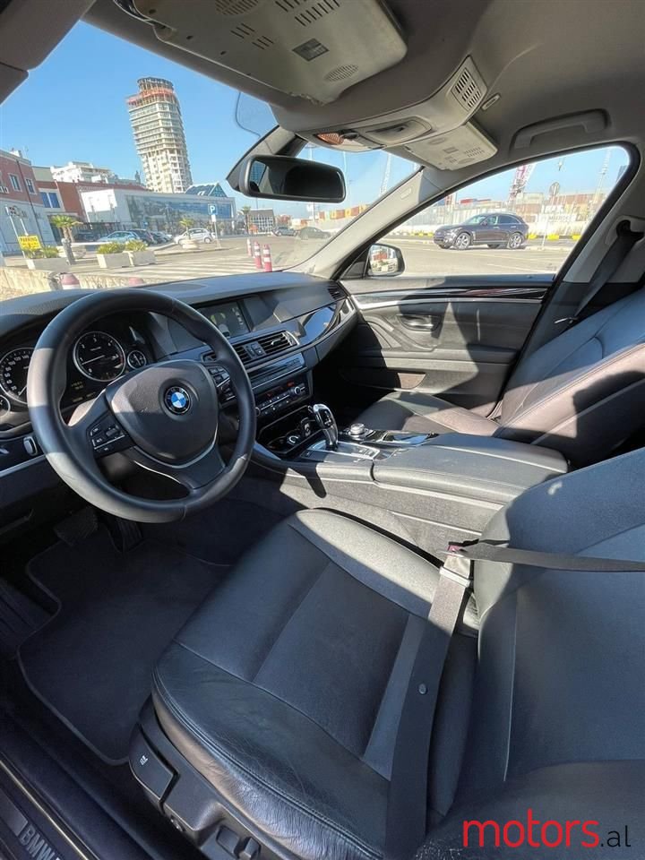 2011' BMW 525 photo #6