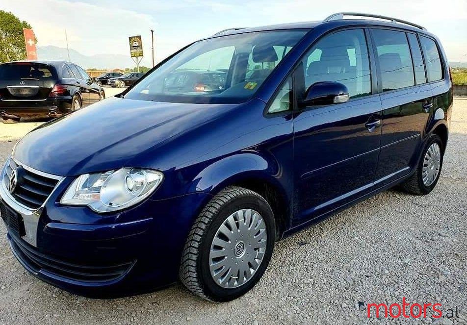 2007' Volkswagen Touran photo #1