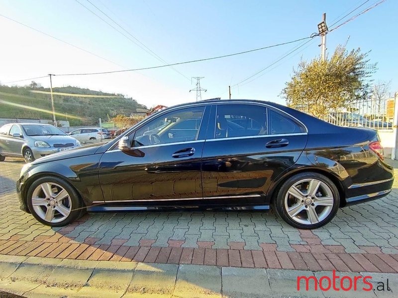 2011' Mercedes-Benz C 300 photo #1