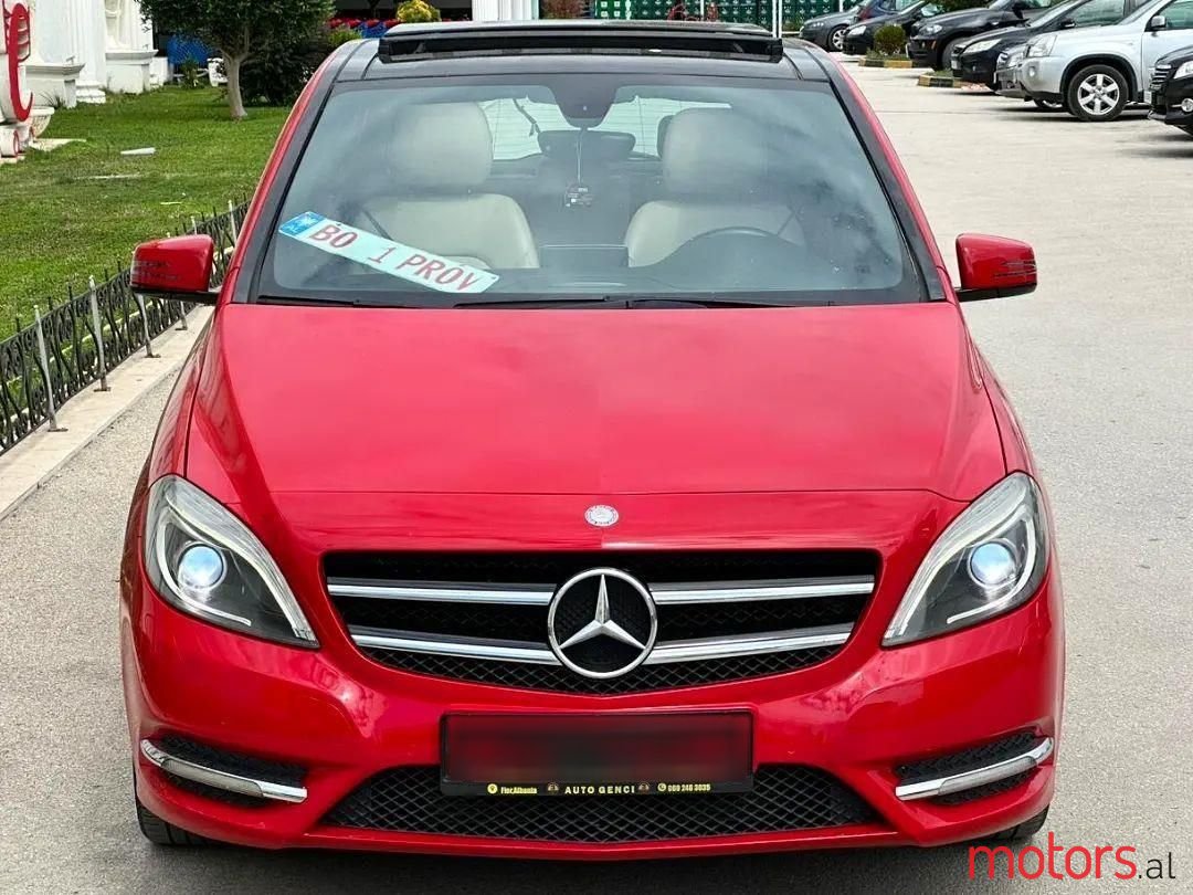 2013' Mercedes-Benz B 200 photo #3