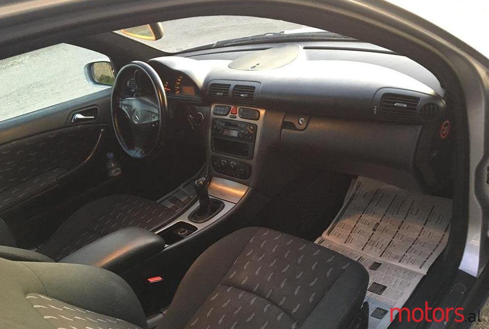 2002' Mercedes-Benz 220 photo #2