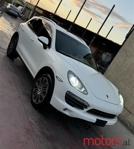 2012' Porsche Cayenne photo #1