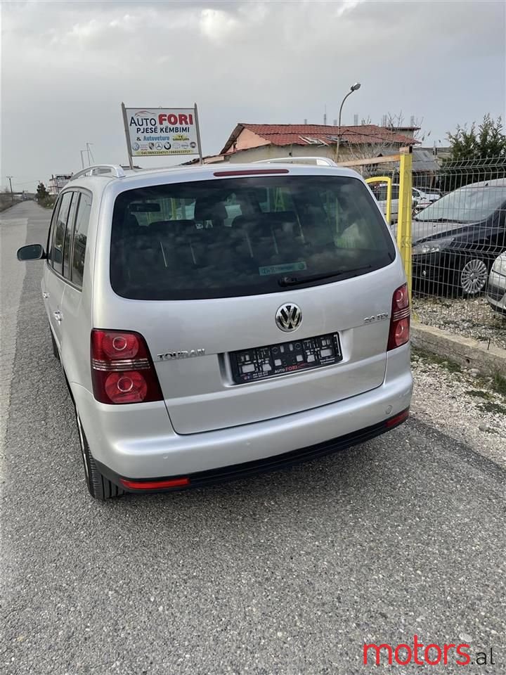 2007' Volkswagen Touran photo #3