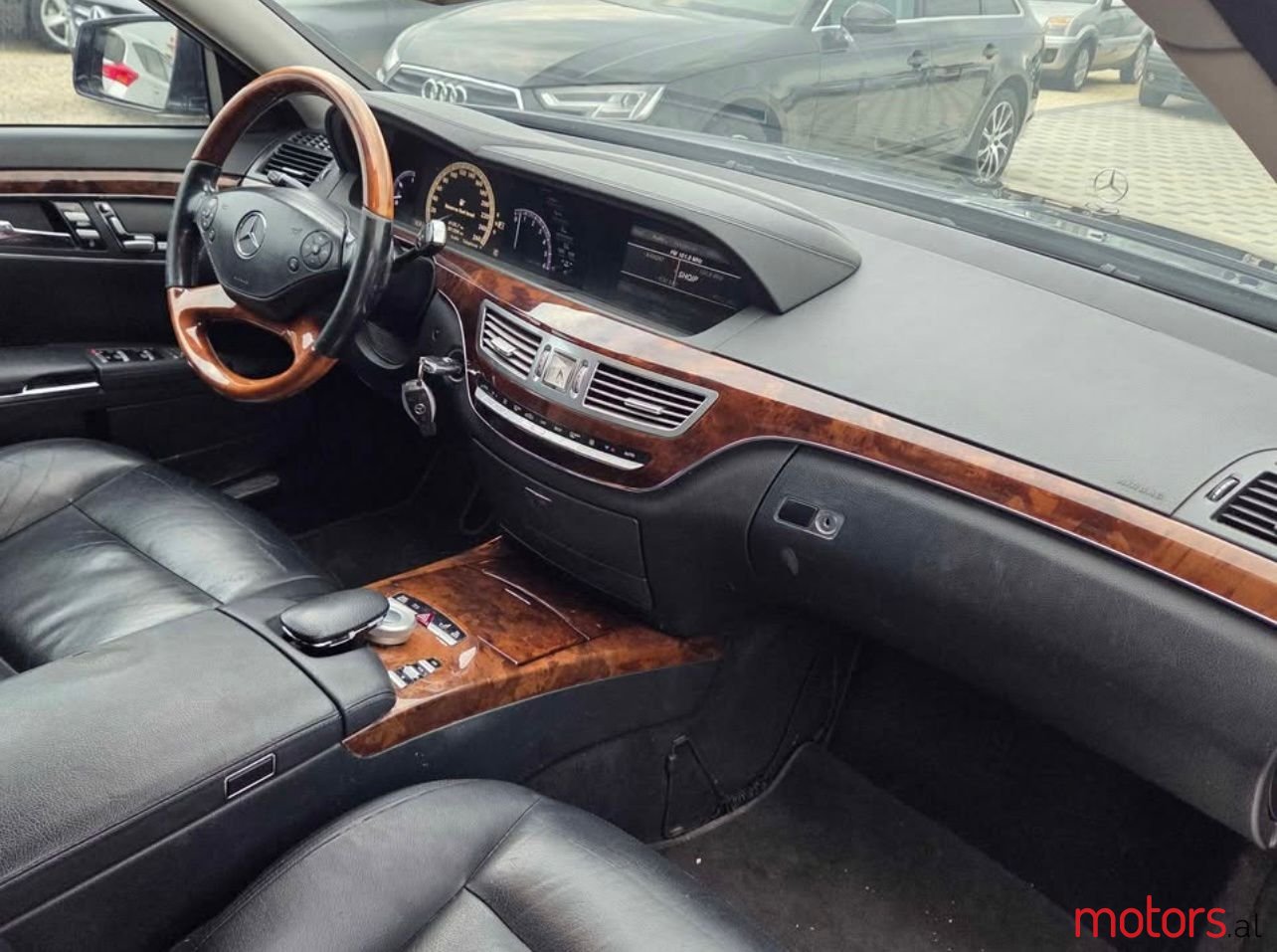 2010' Mercedes-Benz 350 photo #5