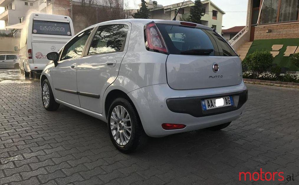 2011' Fiat Punto Evo photo #2