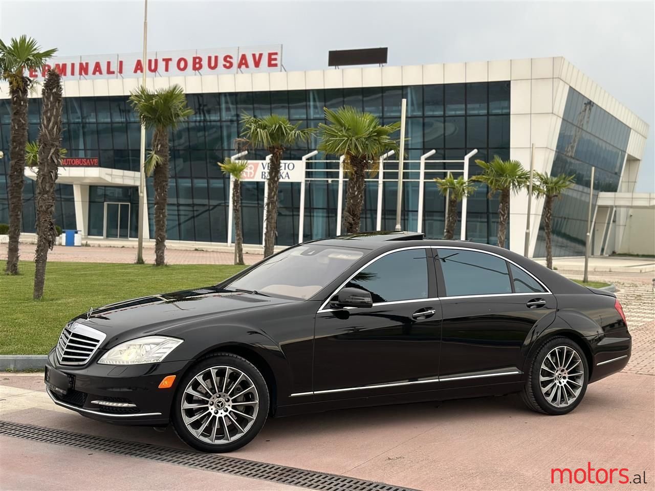 2011' Mercedes-Benz S 550 photo #1