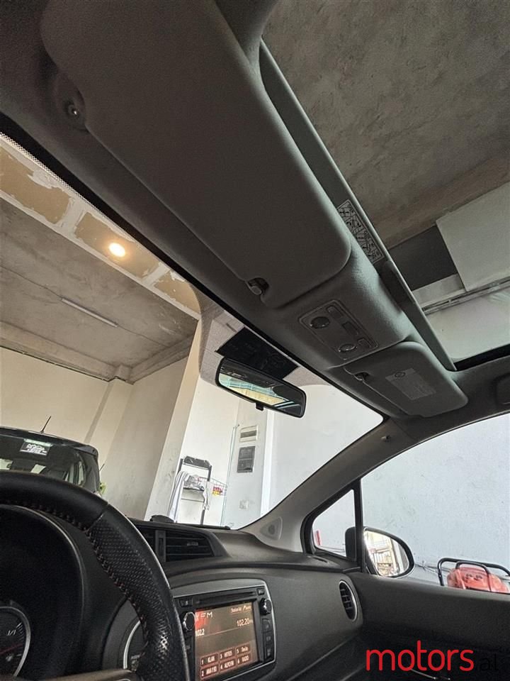 2012' Toyota Yaris photo #4