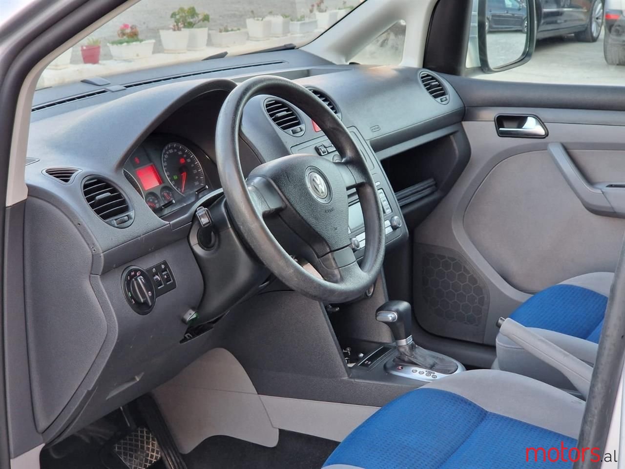 2009' Volkswagen Caddy photo #3