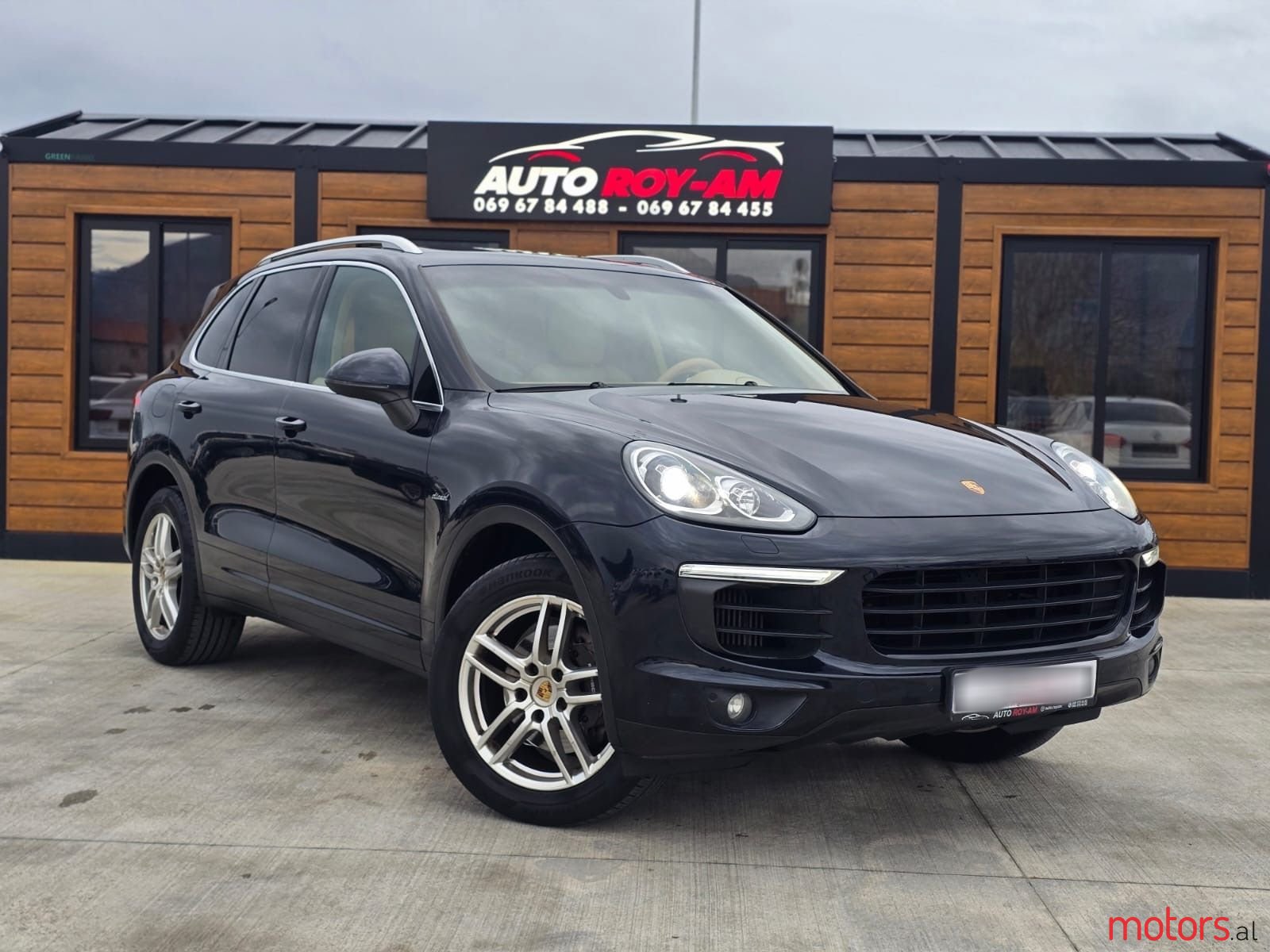 2015' Porsche Cayenne photo #2