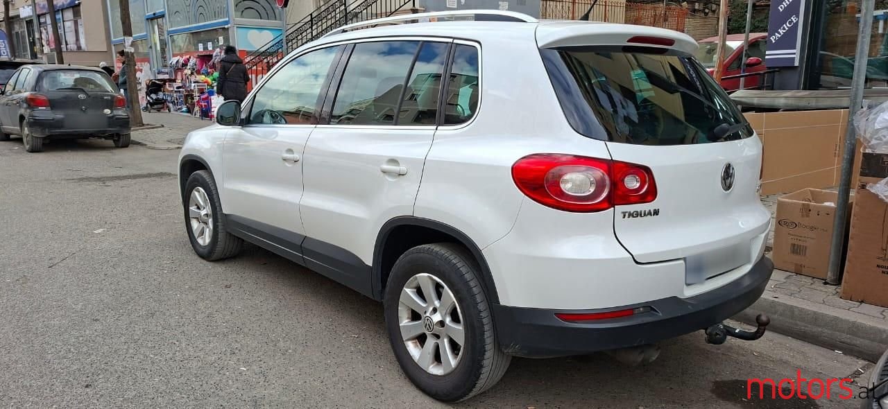 2009' Volkswagen Tiguan photo #4