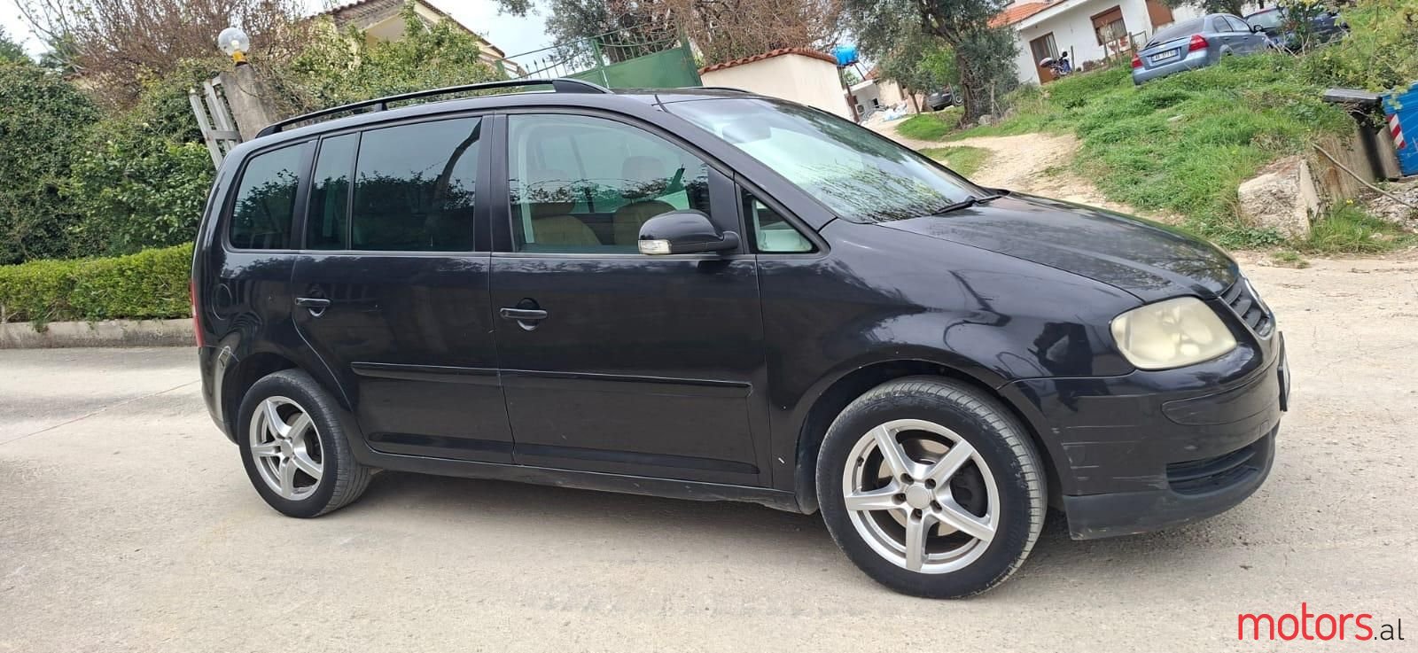 2005' Volkswagen Touran photo #3