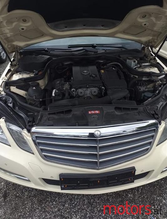 2012' Mercedes-Benz E 200 photo #2