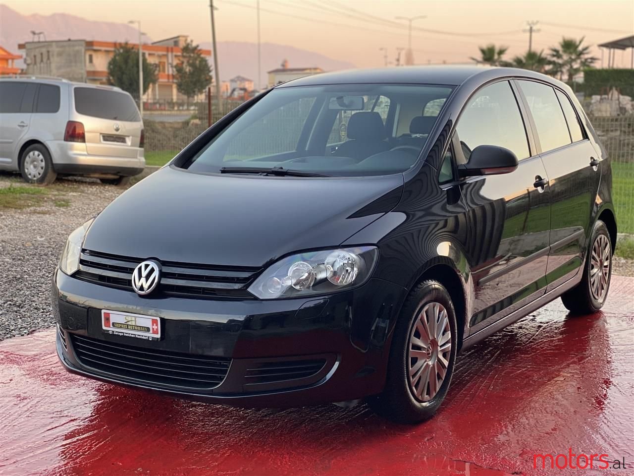 2011' Volkswagen Golf Plus photo #1