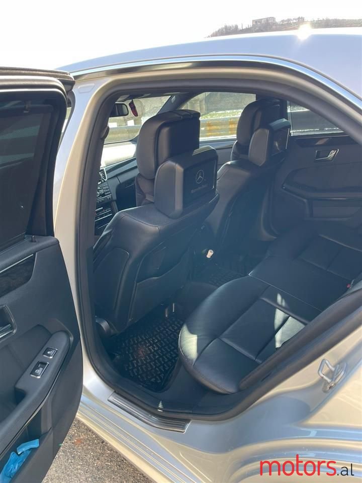 2010' Mercedes-Benz E 350 photo #3