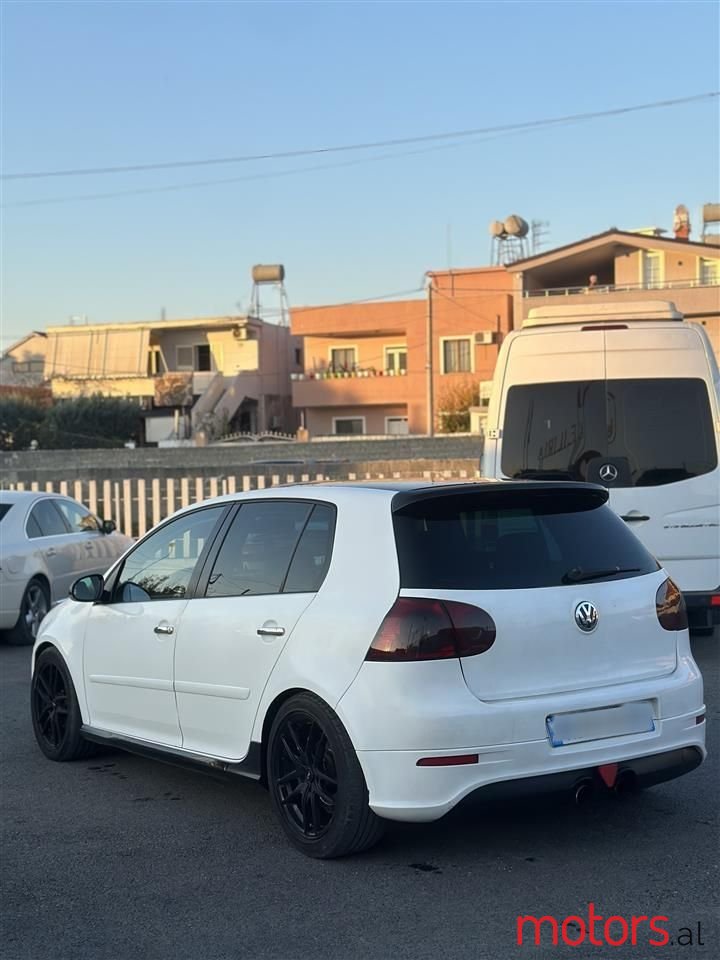 2004' Volkswagen Golf photo #3