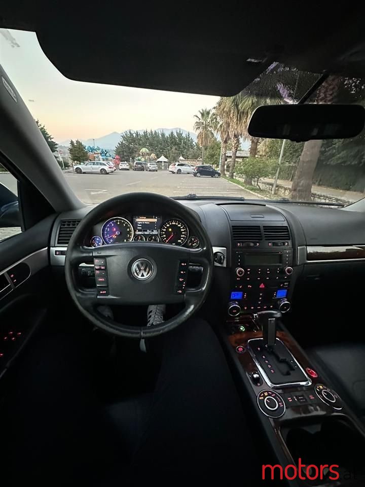 2007' Volkswagen Touareg photo #1