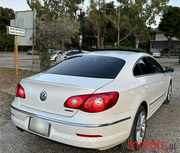 2011' Volkswagen Passat photo #2