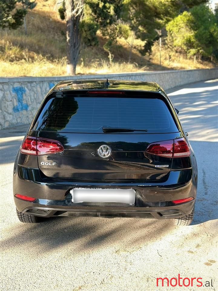 2019' Volkswagen Golf photo #2