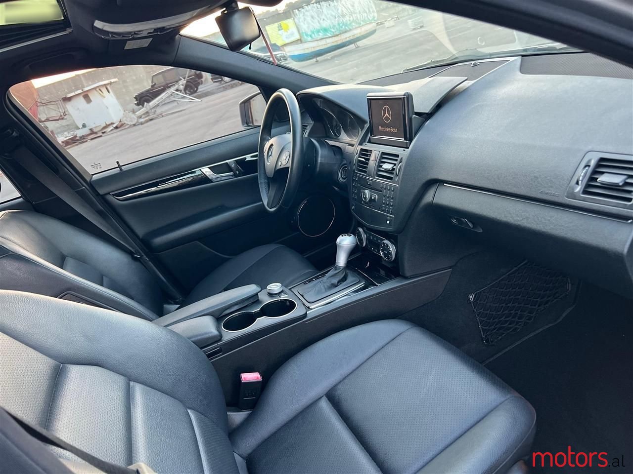 2011' Mercedes-Benz C 300 photo #6