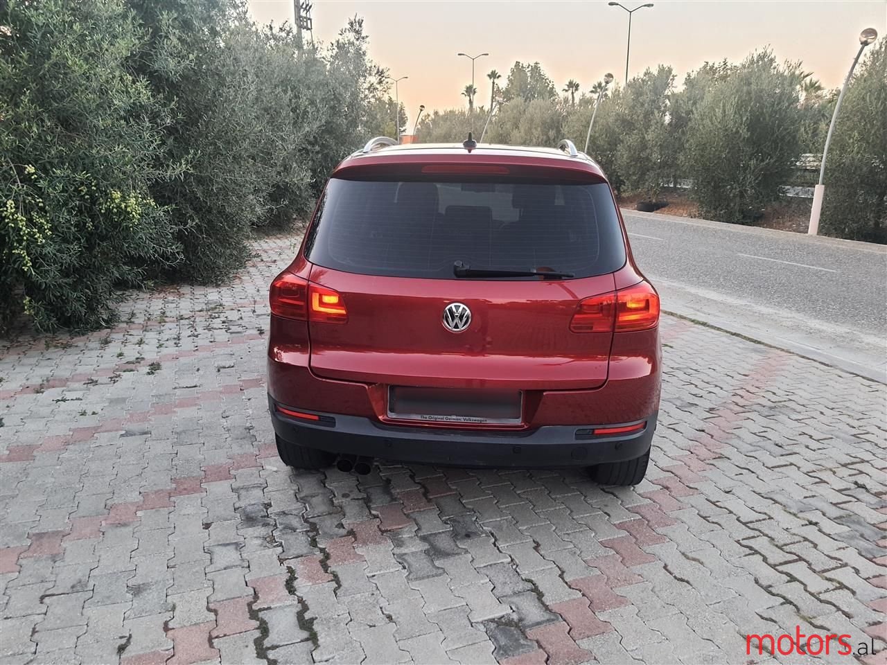 2012' Volkswagen Tiguan photo #5