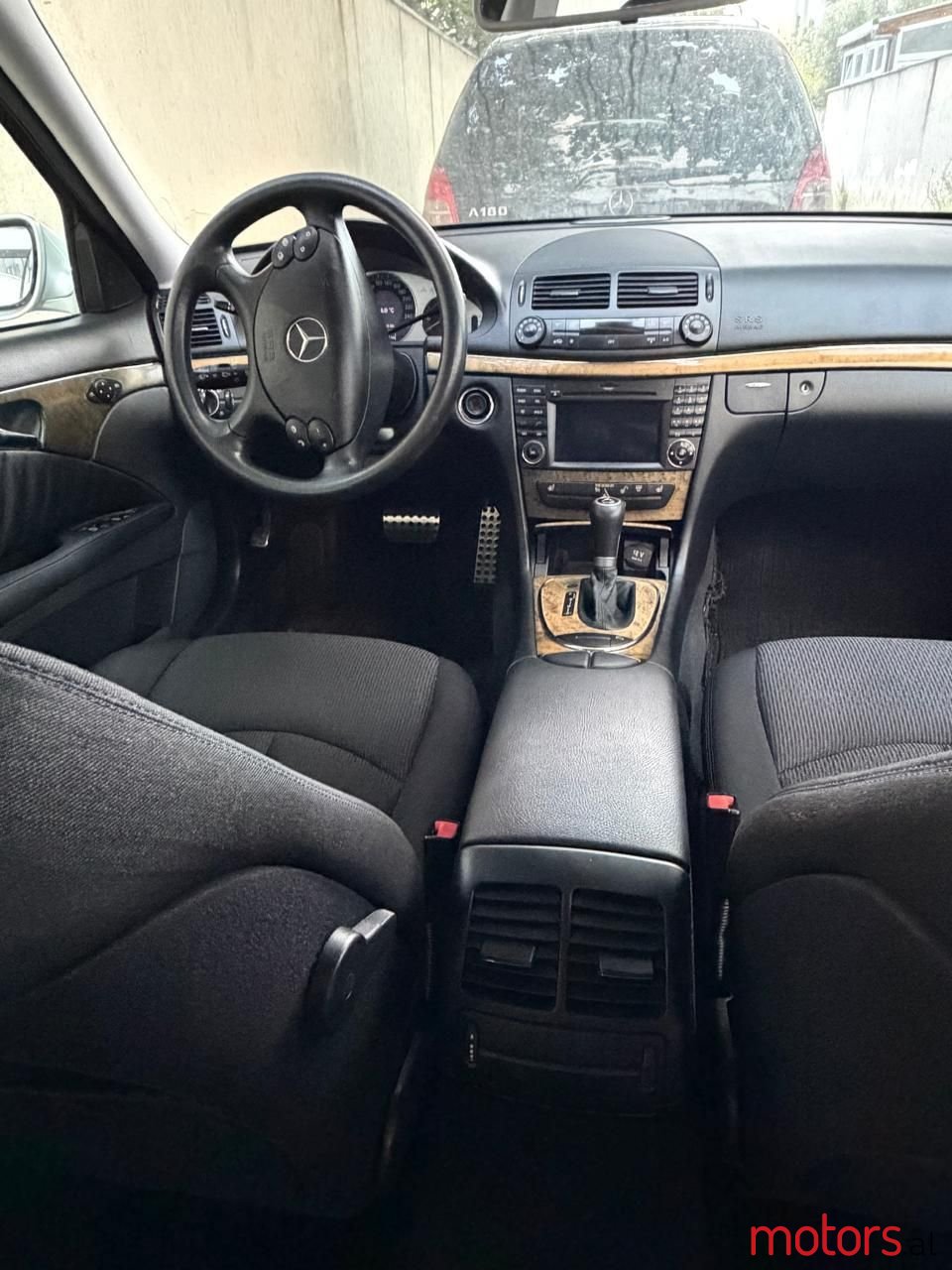 2008' Mercedes-Benz E 200 photo #5