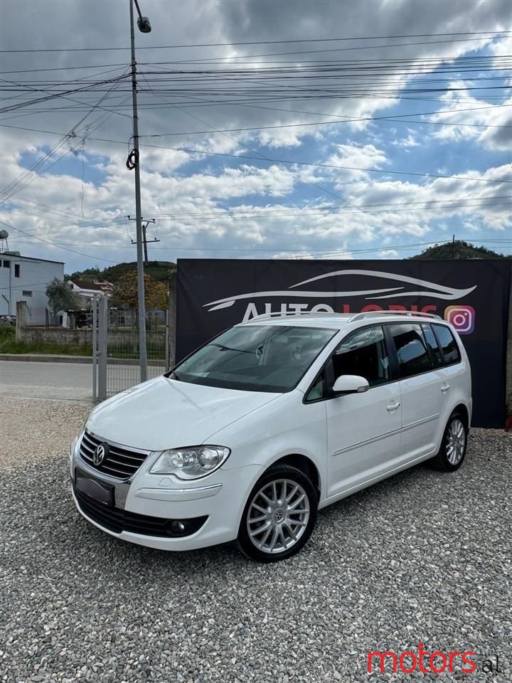 2008' Volkswagen Touran photo #2