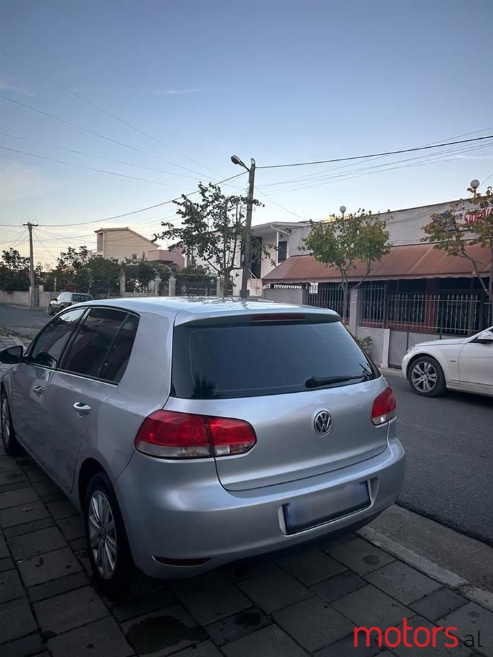 2011' Volkswagen Golf photo #4