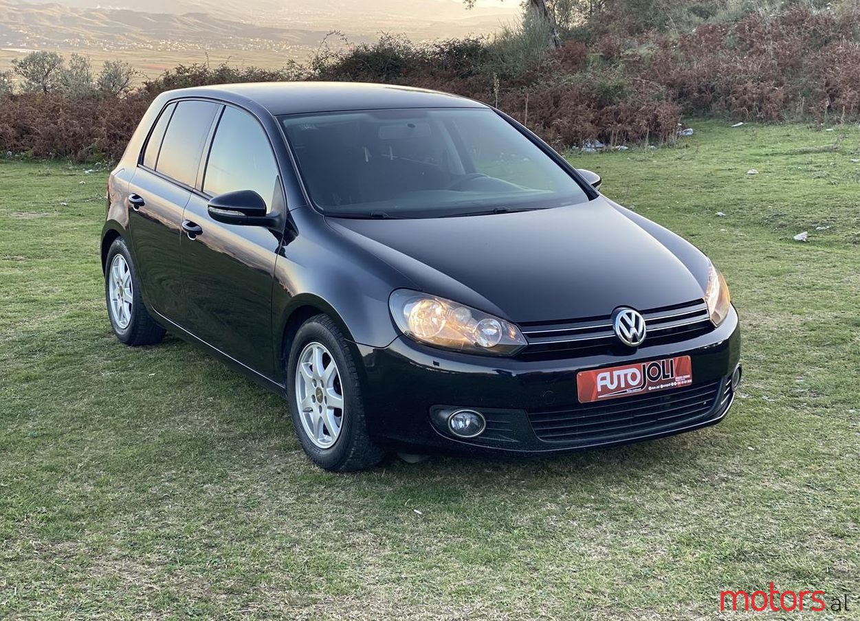 2009' Volkswagen Golf photo #1