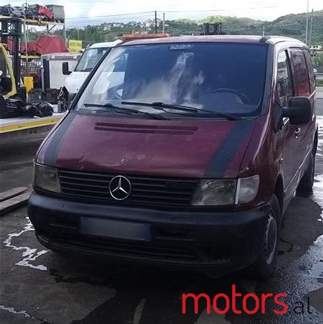 2000' Mercedes-Benz V 220 photo #1