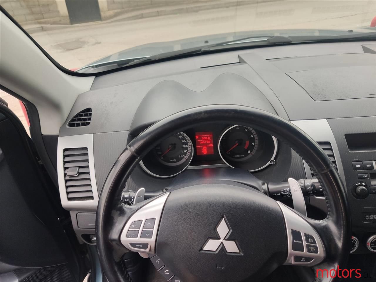 2010' Mitsubishi Outlander photo #6