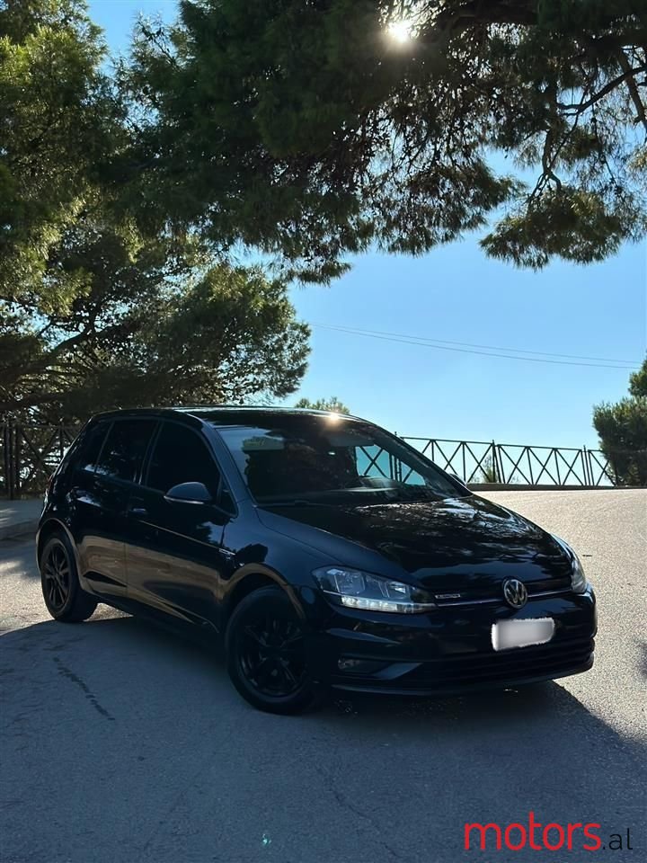 2019' Volkswagen Golf photo #4