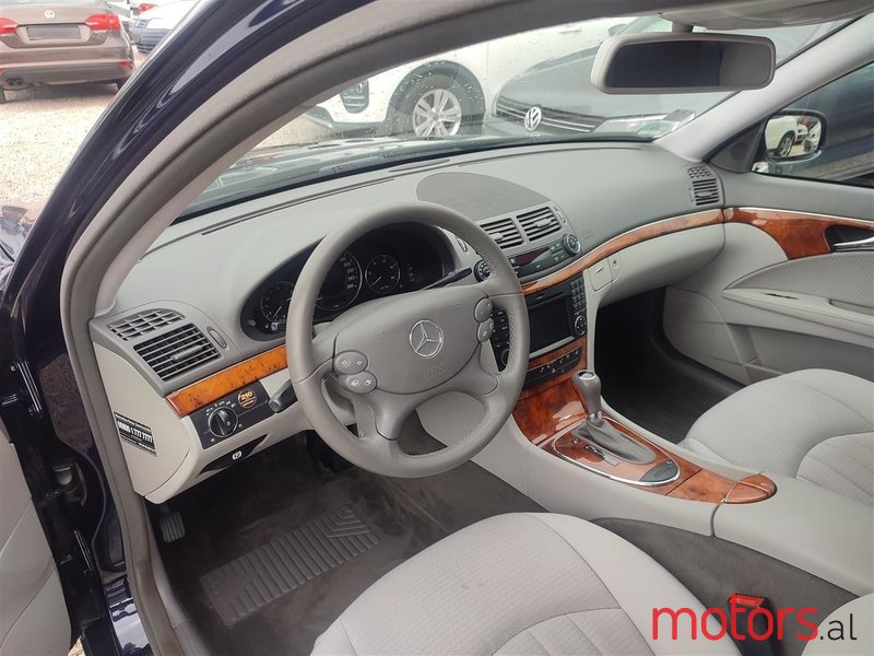2009' Mercedes-Benz E 200 photo #6
