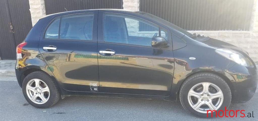 2010' Toyota Yaris photo #1