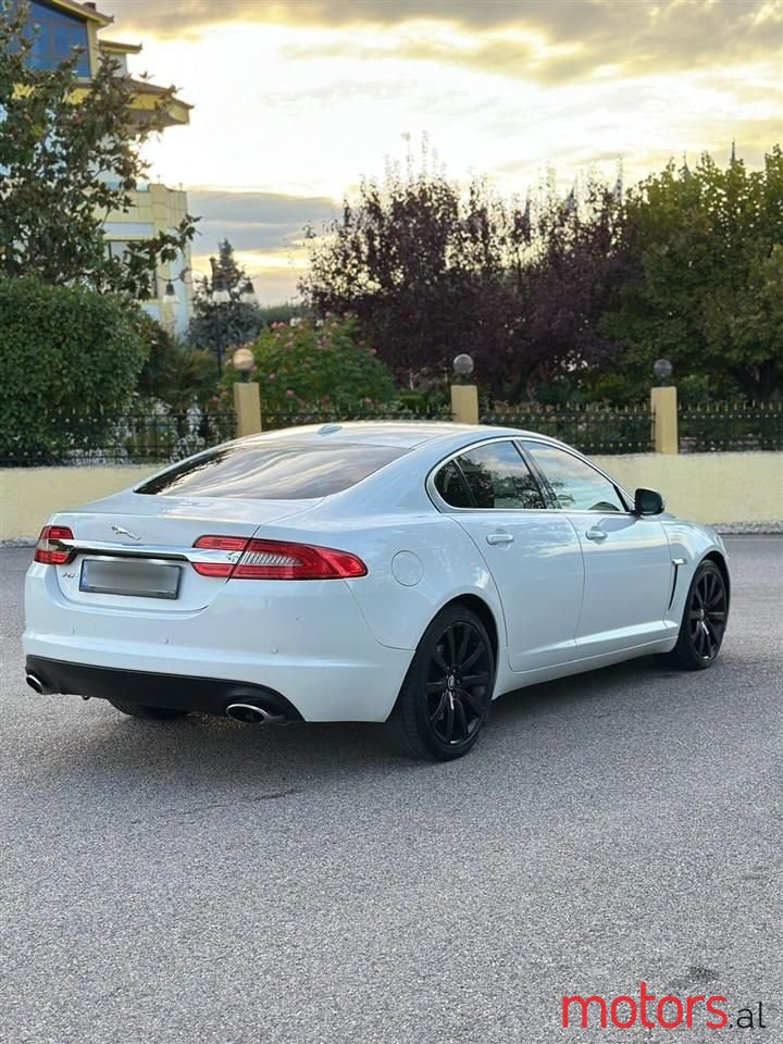 2012' Jaguar XF photo #6