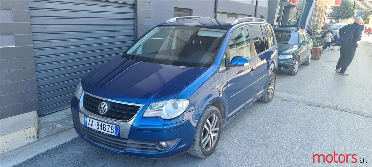 2007' Volkswagen Touran photo #1
