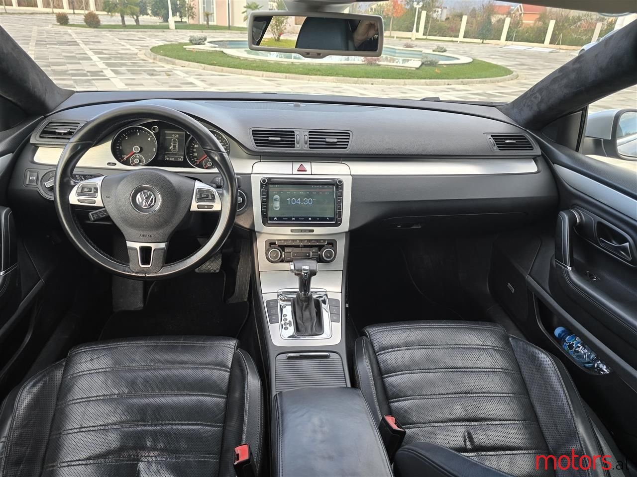 2011' Volkswagen Passat photo #2